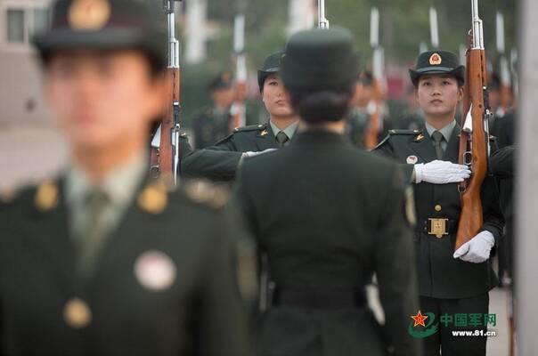 程诚三军仪仗队女兵训练,塑造卓越,展现巾帼风采,程诚三军仪仗队女兵训练,塑造卓越,展现巾帼风采风采展露时刻