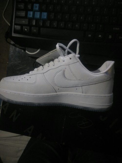 关于得物空军一号价格的真伪探讨——以600多元的价格为例,关于得物空军一号价格真伪的探讨——以低价购买经验分享为标题