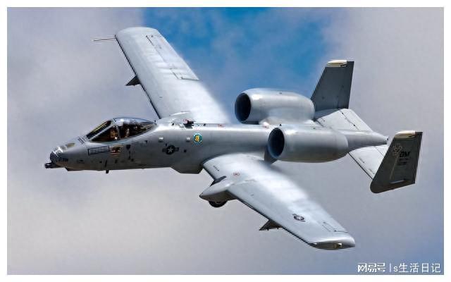 揭秘A-10攻击机的威力,一部震撼人心的宣传片赏析,揭秘A-10攻击机威力,震撼宣传片赏析