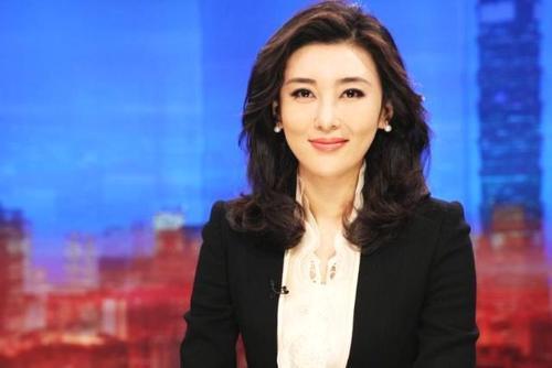 军事女主持人雅妮,图片中的风采与魅力,军事女主持人雅妮,风采与魅力的展现