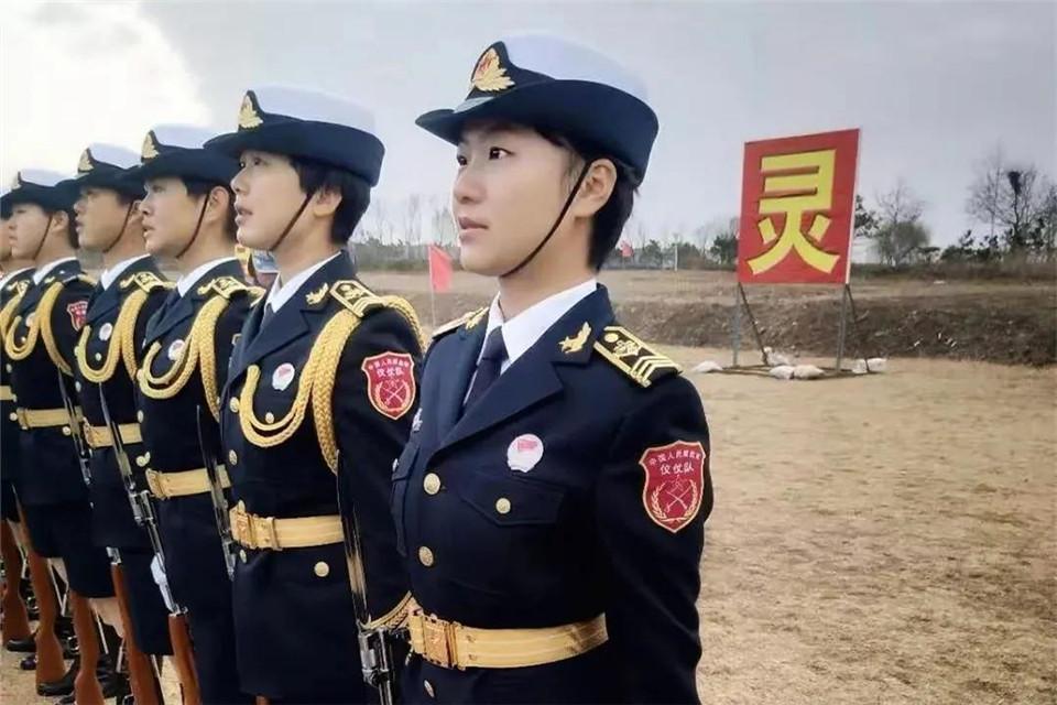 三军仪仗队姿势,荣耀的象征与精神的展现,三军仪仗队,荣耀的象征与精神的展现之姿