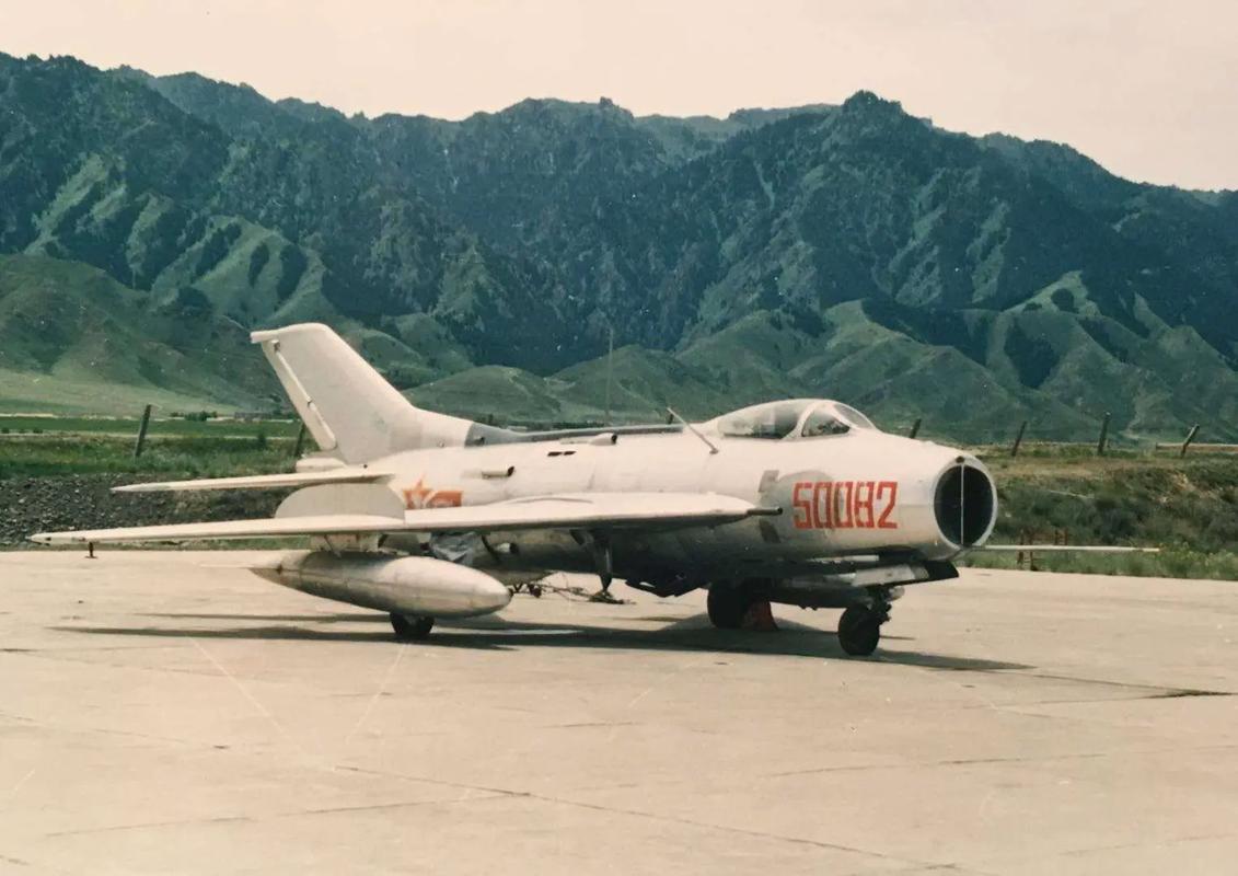 歼6战斗机,历史定位与战斗力的演变,歼6战斗机,历史定位与战斗力演变探究