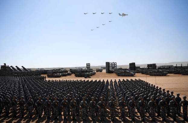 沙场阅兵高清图片,展现军队荣耀与力量,沙场阅兵高清图片,荣耀与力量的展现