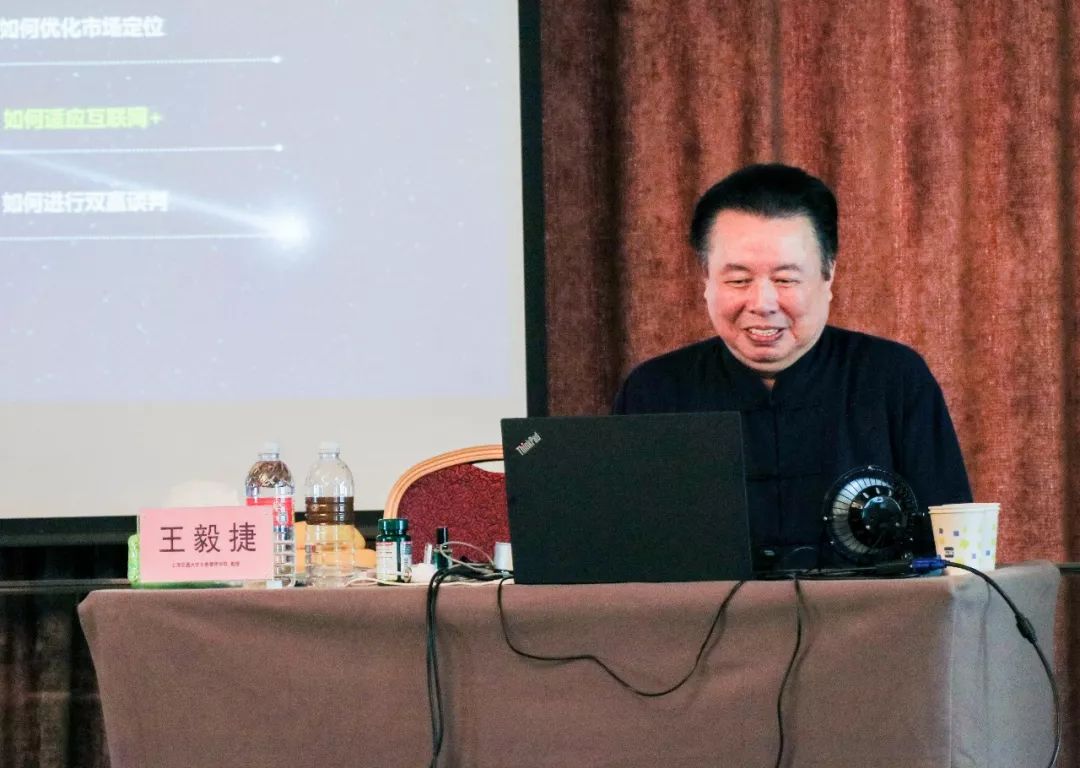 闯荡美利坚,王毅捷的奋斗与成长,王毅捷闯荡美利坚,奋斗与成长的历程