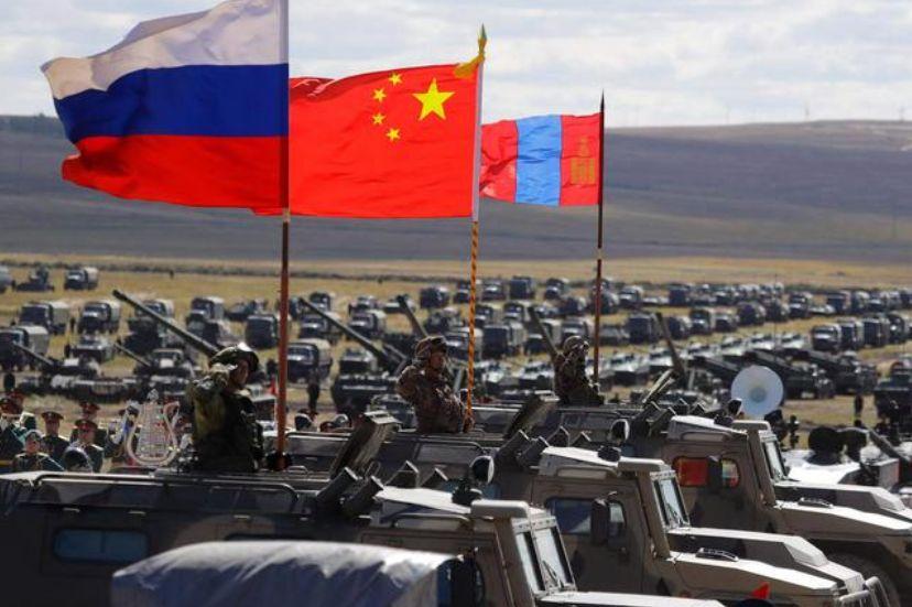 福特号航空母舰与轰-20,探索未来海空力量的完美结合,福特号航空母舰与轰-20共创未来海空力量的完美融合