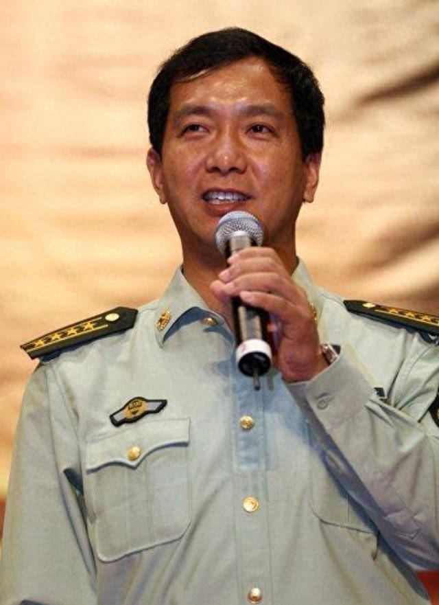 丁晓兵将军是正军吗？一位英勇无畏、忠诚敬业的将领，丁晓兵将军，英勇无畏、忠诚敬业的正军将领