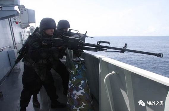 蛟龙突击队伞降，英勇无畏的特种作战行动，蛟龙突击队伞降，特种作战英勇行动