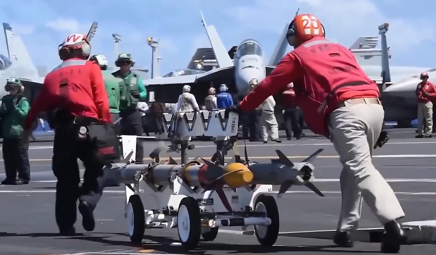 福特号航母的载机能力，探索航空母舰的飞机搭载数量，福特号航母载机能力揭秘，探索航空母舰飞机搭载数量的奥秘