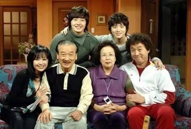 韩国口碑最好的总统,超越期望的领导魅力与治国智慧,韩国最受赞誉总统,超越期望的领导魅力与治国智慧