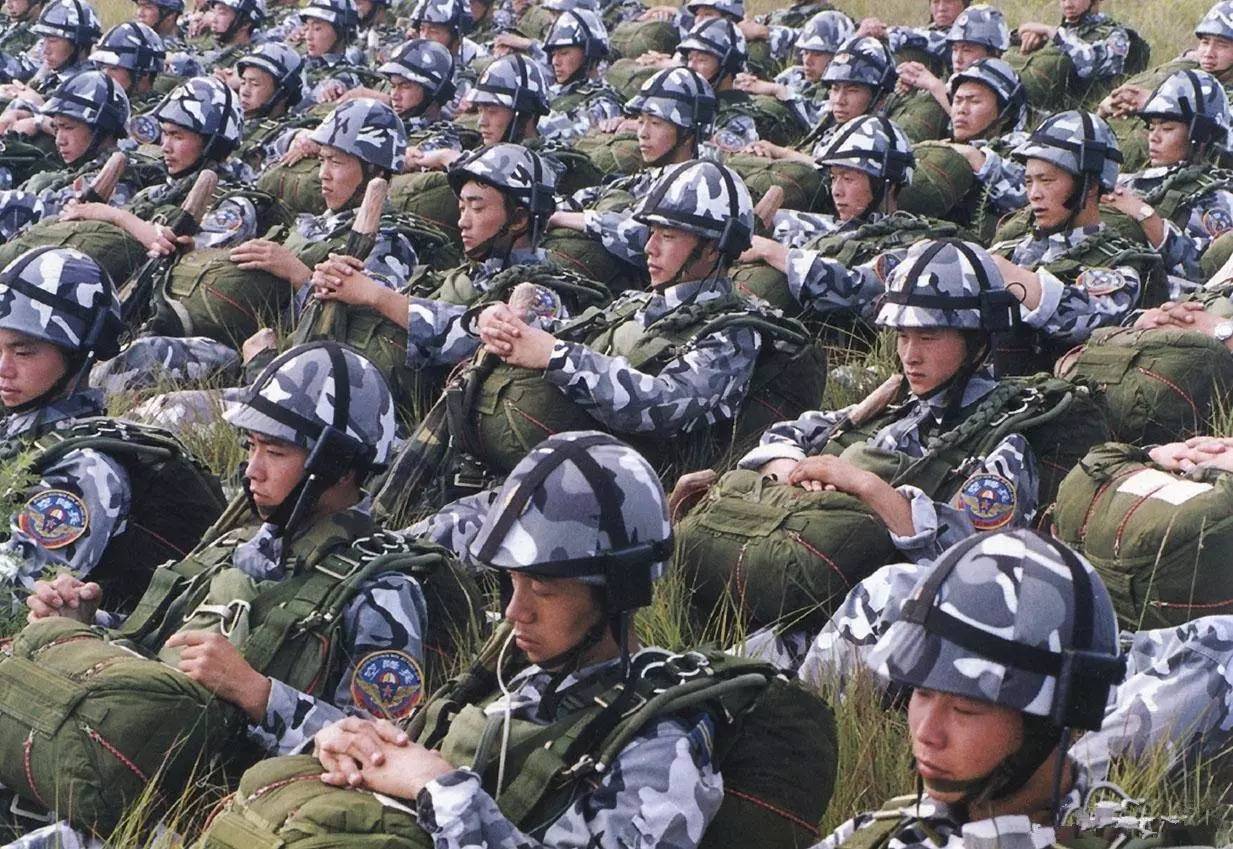 空降兵15军李伟强,英勇无畏的军中楷模,空降兵15军李伟强,军中楷模之英勇无畏