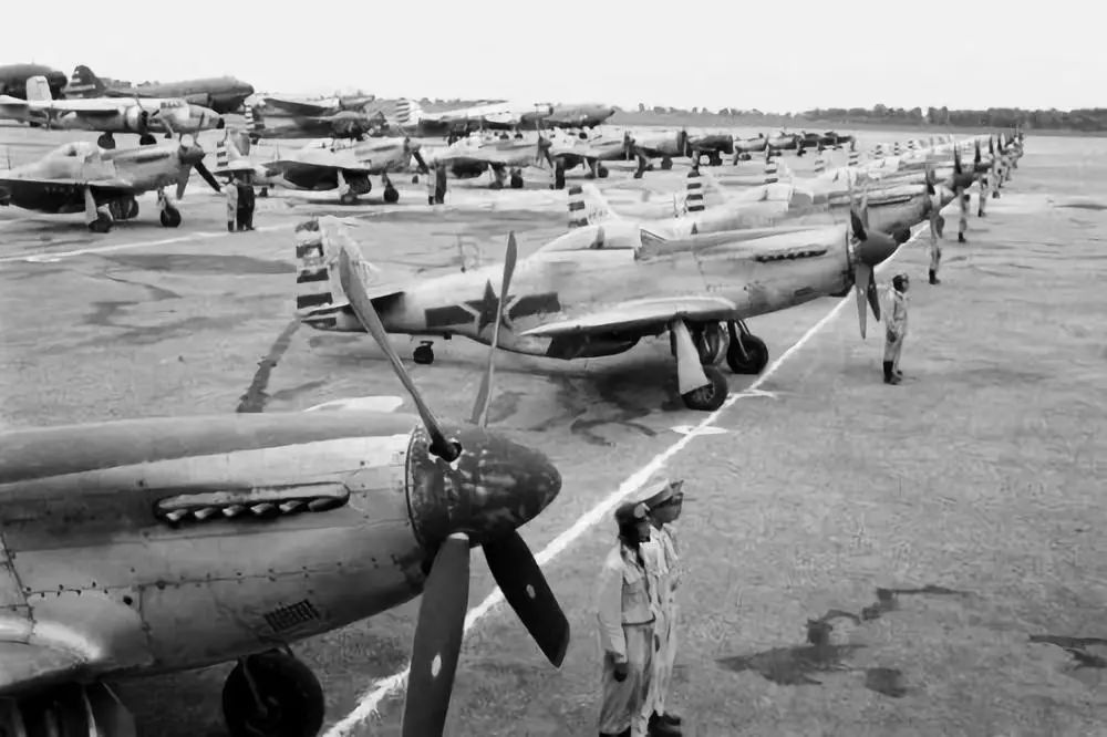 中国空军成立时间及其深远影响，中国空军成立及其深远影响概述