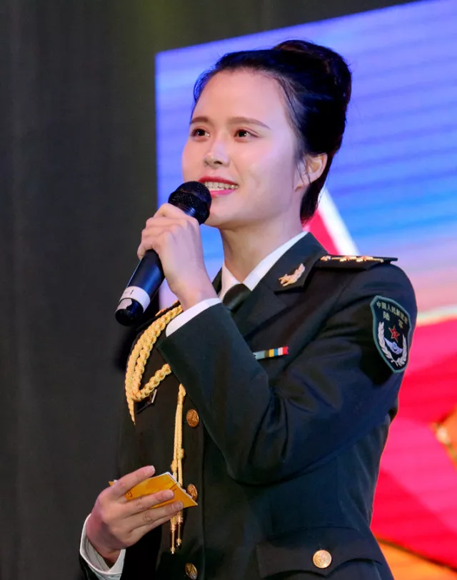 第一军视主持人的风采,探索与揭秘,第一军视主持人风采揭秘,探索主持魅力与神秘面纱