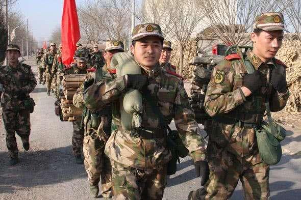 新兵被选为侦察兵，机遇与挑战并存的优势，新兵入选侦察兵，机遇与挑战并存的优势展现