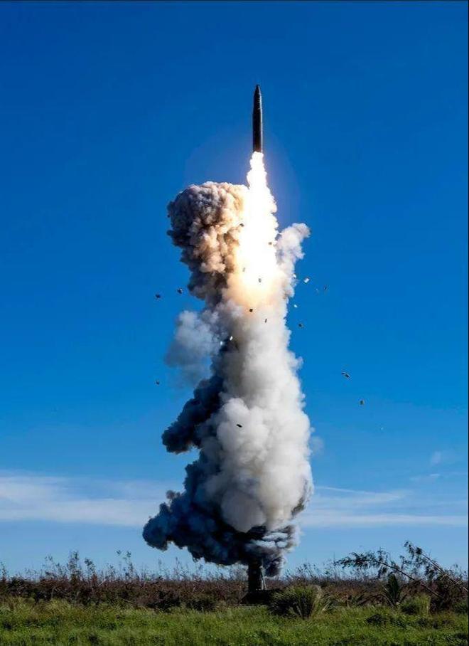 中国第一枚洲际导弹全程试射，历史性的突破与国防力量的飞跃，中国洲际导弹全程试射，历史性突破与国防力量飞跃