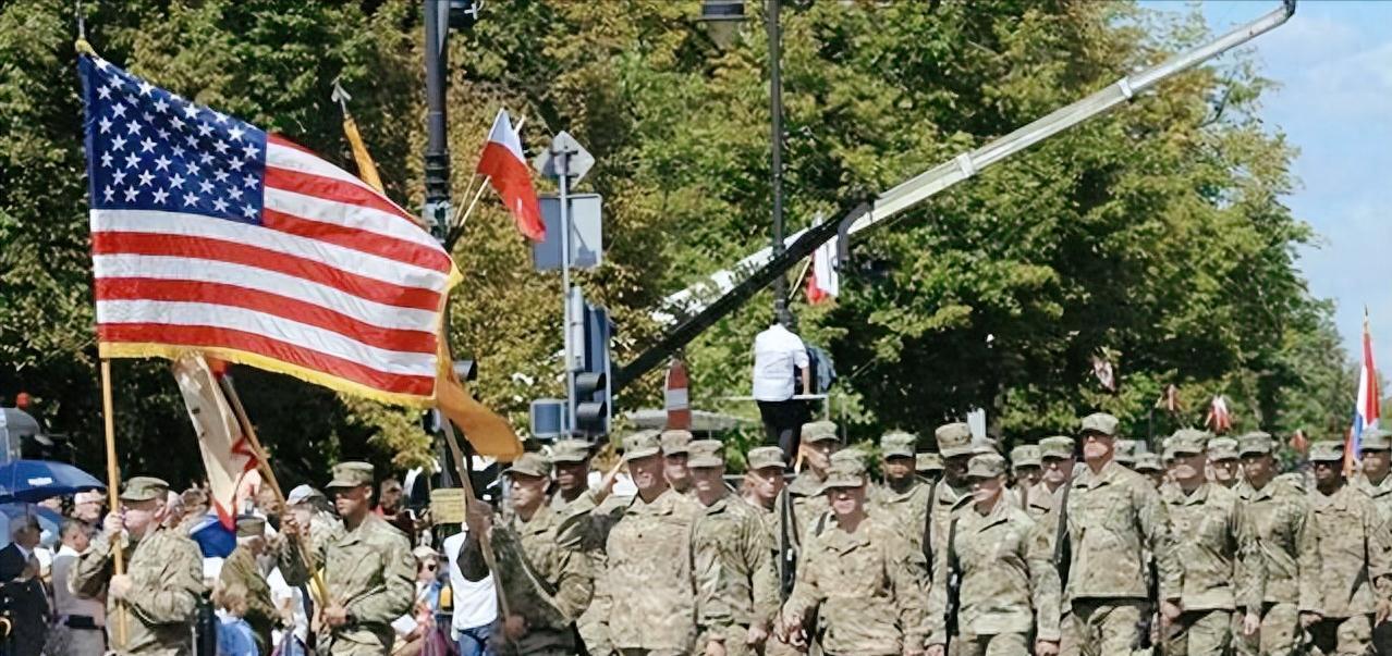 美国警察阅兵照片,展现力量与荣耀的瞬间,美国警察阅兵瞬间,力量与荣耀的展现