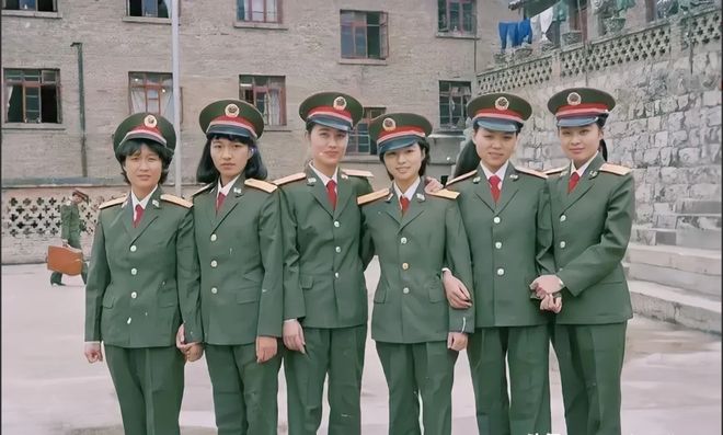 探索中国人民解放军87式军装全套服装的独特魅力，中国人民解放军87式军装全套服装的独特魅力探索