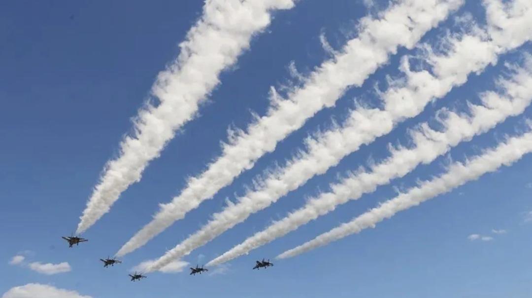 歼-15在辽宁舰首次起降成功的意义,歼-15在辽宁舰首次起降成功,里程碑式事件,彰显中国海军航空兵力量崛起